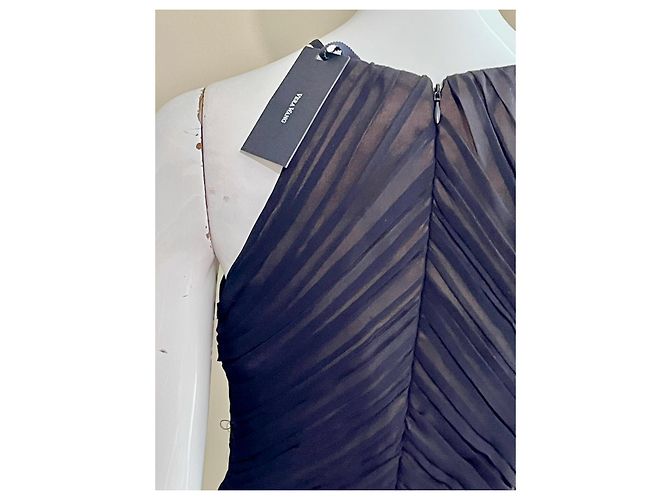 Vera Wang Schwarzes Chiffon-Abendkleid mit Akkordeonfalten Beige - Ansicht 6