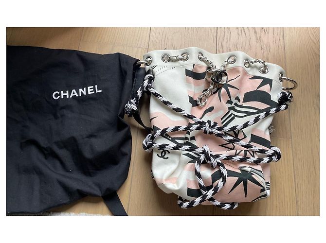 Timeless Borsa a secchiello Chanel in pelle rosa - vista 3