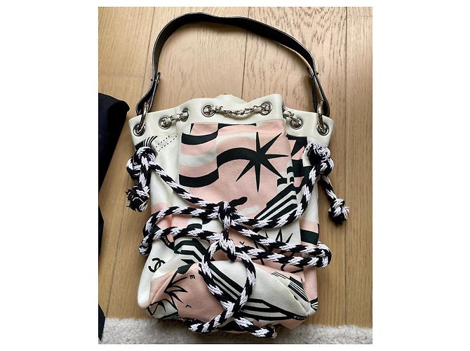 Timeless Borsa a secchiello Chanel in pelle rosa - vista 5