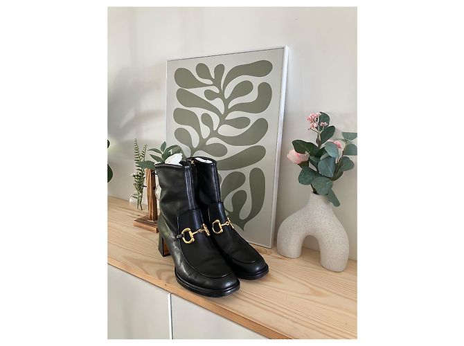 Stivaletti Biker Gucci in Pelle d'Agnello Nera con Dettagli Dorati - vista 2