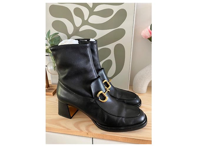 Stivaletti Biker Gucci in Pelle d'Agnello Nera con Dettagli Dorati - vista 4