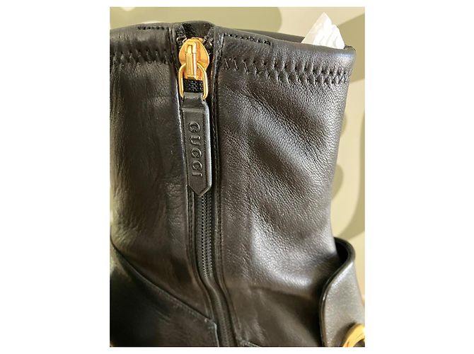 Stivaletti Biker Gucci in Pelle d'Agnello Nera con Dettagli Dorati - vista 5