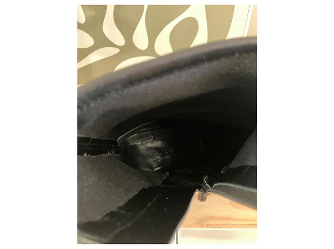 Stivaletti Biker Gucci in Pelle d'Agnello Nera con Dettagli Dorati - vista 7
