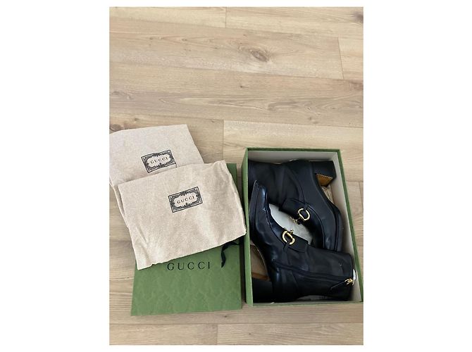 Stivaletti Biker Gucci in Pelle d'Agnello Nera con Dettagli Dorati - vista 9