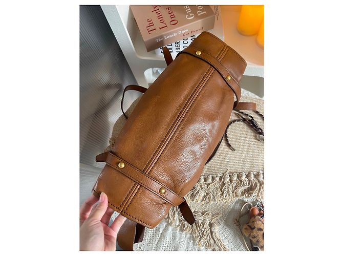 Borsa Tote Miu Miu con Fiocco in Pelle Martellata Caramello Marrone Beige Castagno Cammello - vista 8