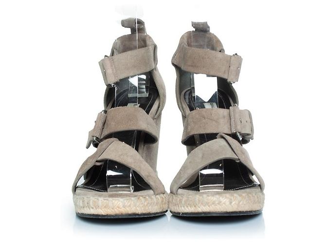 Balenciaga, sandalo con zeppa in suede grigio - vista 4