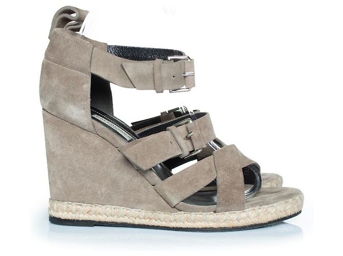 Balenciaga, sandalo con zeppa in suede grigio - vista 5