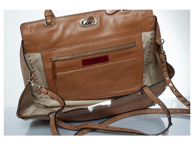 Valentino Garavani, borsa Rockstud in cammello Marrone - vista 9
