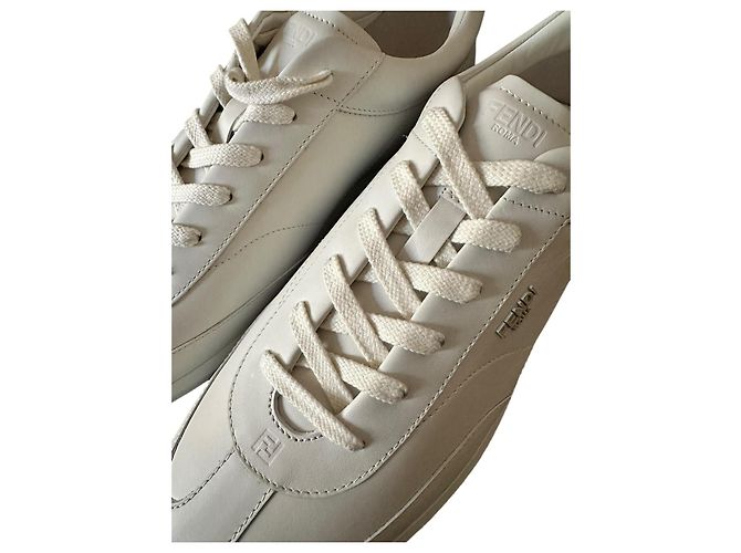 Baskets basses en cuir blanc Fendi - vue 10