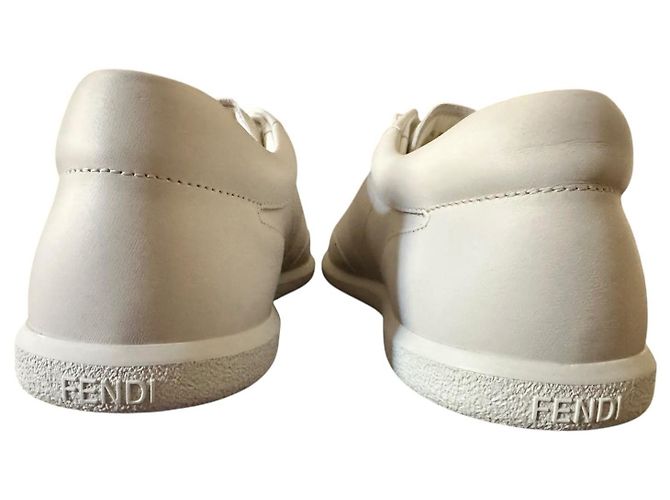 Baskets basses en cuir blanc Fendi - vue 3