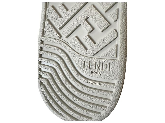 Baskets basses en cuir blanc Fendi - vue 5