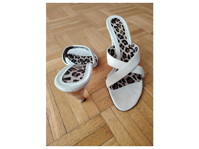 DOLCE & GABBANA MULE IN PELLE SCAMOSCIATA. Bianco sporco - vista 9