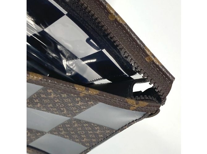 Borsa Pouch Stand Damier Monogram Louis Vuitton Marrone Damier ebene Monogramma - vista 13