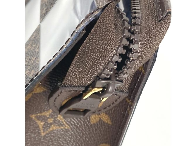 Borsa Pouch Stand Damier Monogram Louis Vuitton Marrone Damier ebene Monogramma - vista 14