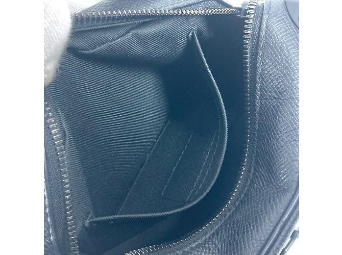 Bolsa Mini Soft Trunk Taiga Rainbow da Louis Vuitton Preto Multicor - vista 11