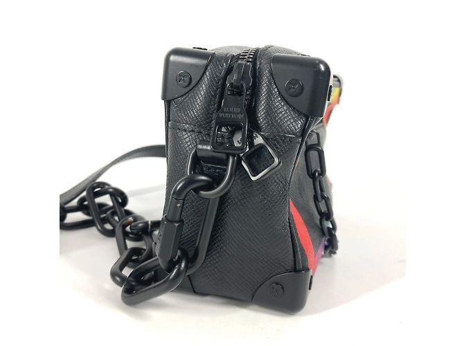 Bolsa Mini Soft Trunk Taiga Rainbow da Louis Vuitton Preto Multicor - vista 4