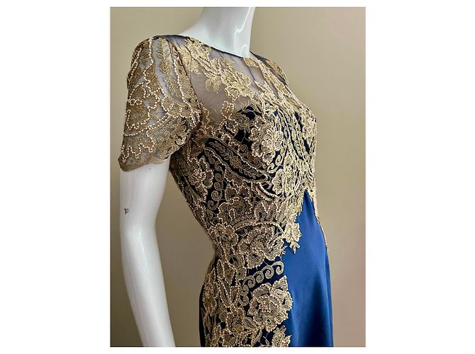 Marchesa Abito da cocktail in pizzo e seta oro e blu navy D'oro - vista 7