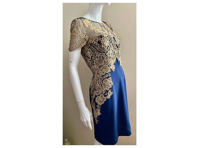 Marchesa Abito da cocktail in pizzo e seta oro e blu navy D'oro - vista 8