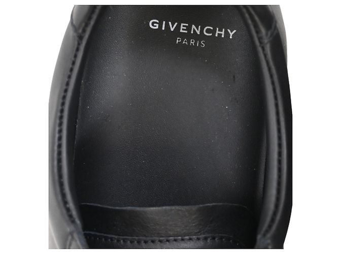 Baskets basses Givenchy Urban Street en cuir noir - vue 9