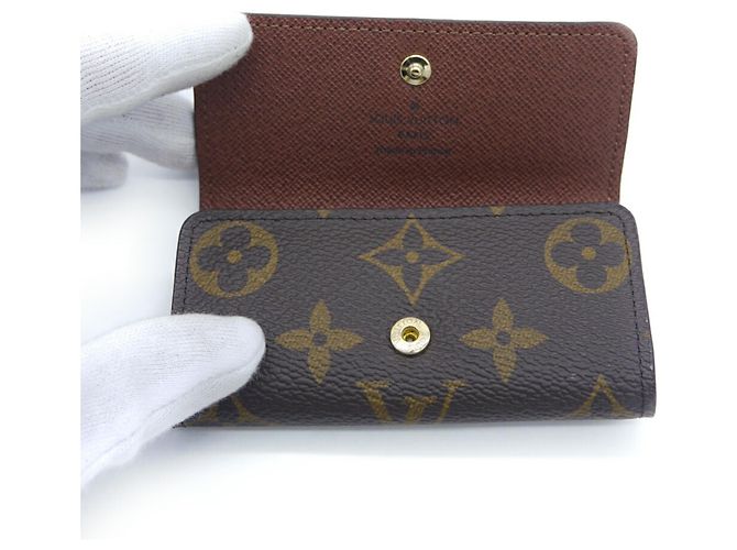Funda para llaves Monogram Multicle 4 de Louis Vuitton - vista 5