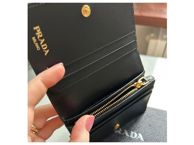 Borsa Prada in pelle Saffiano nera con logo dorato Nero - vista 7