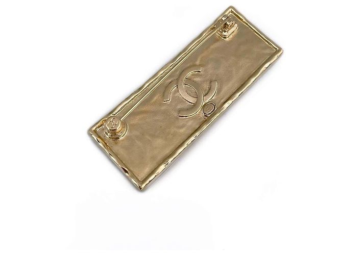 Spilla Chanel Placca Logo Oro e Pelle D'oro - vista 3