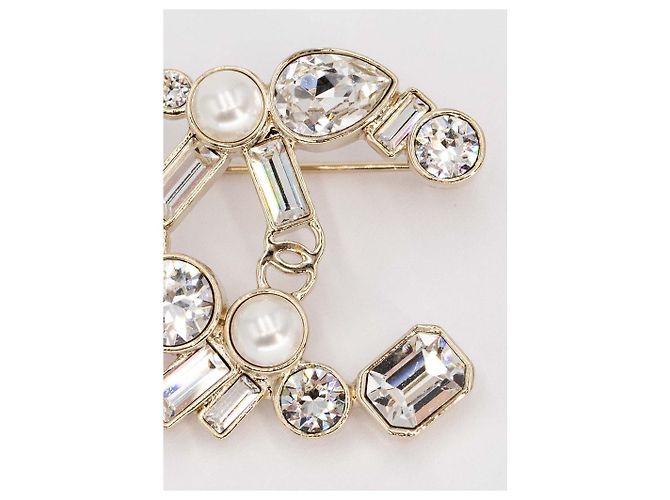 Chanel Double CC Brooch Champagne Metal Golden - view 2