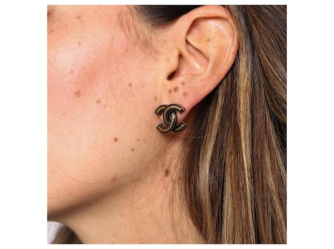 Orecchini Chanel CC oro invecchiato e ottone nero D'oro - vista 4