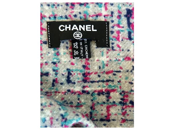 Chanel Kaschmir Schal Grau mit Kamelien Muster - Ansicht 7