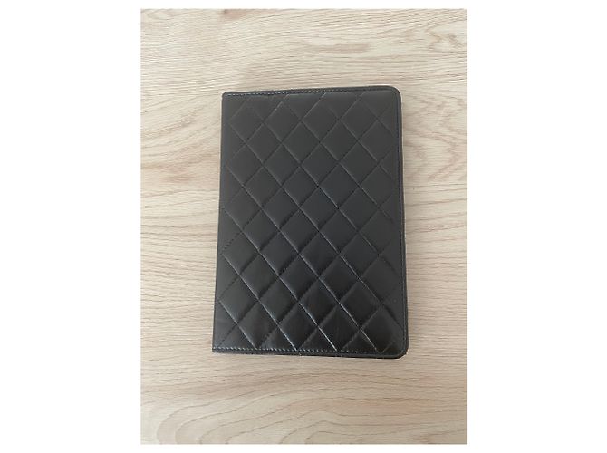 Protector de iPad Mini Chanel Negro - vista 2