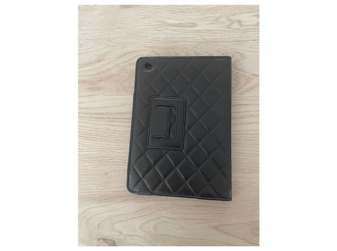 Protector de iPad Mini Chanel Negro - vista 3