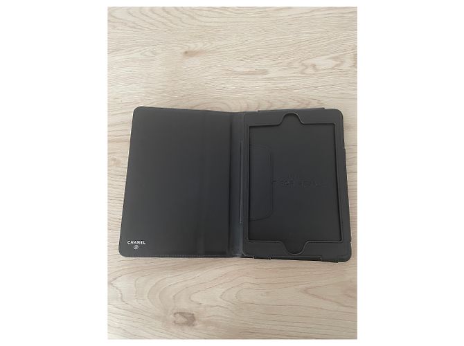 Protector de iPad Mini Chanel Negro - vista 4