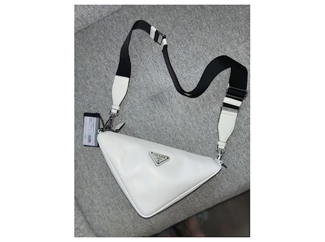 Bolsa Triangular Prada de Couro Branco - vista 2
