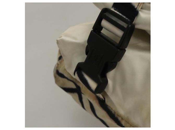 Borsa a Spalla CHANEL Sport in Nylon Bianco e Nero CC Auth BA888 - vista 15