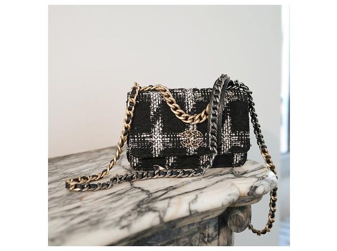 Borsa Chanel 19 in Tweed di Cotone Nero e Bianco - vista 10