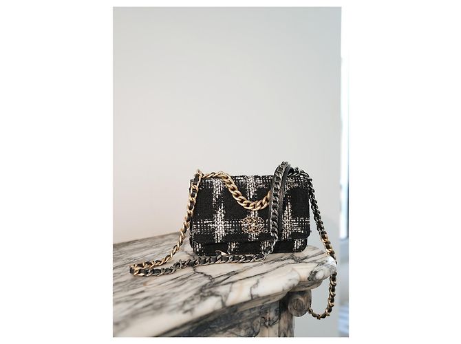 Borsa Chanel 19 in Tweed di Cotone Nero e Bianco - vista 2