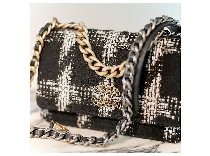 Borsa Chanel 19 in Tweed di Cotone Nero e Bianco - vista 9