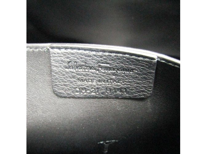 Borsa in pelle Salvatore Ferragamo Gancini DH-21 H141 - vista 17