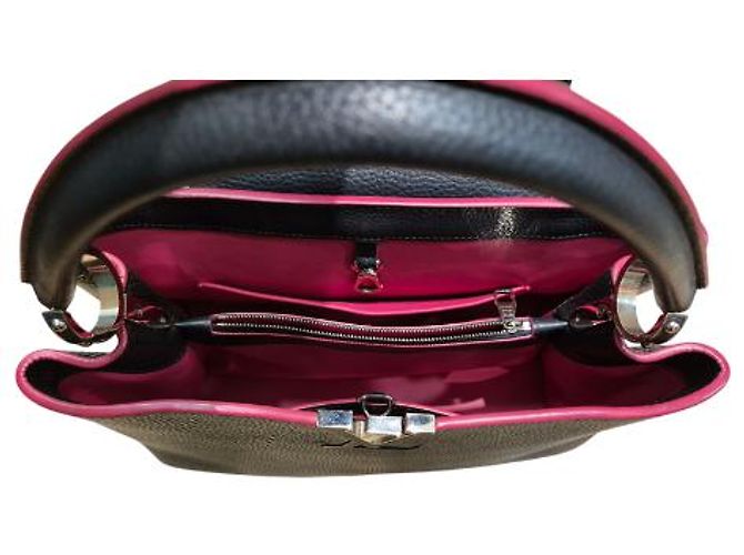 Louis Vuitton Capucines MM Borsa in pelle blu navy - vista 10