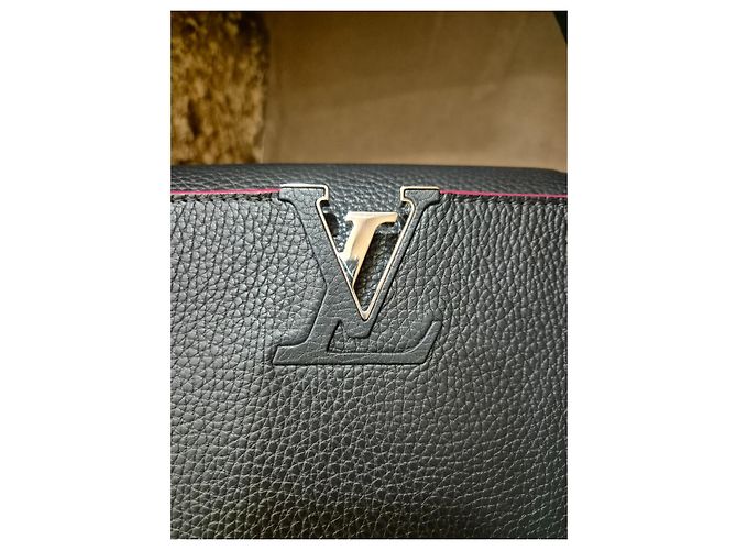 Louis Vuitton Capucines MM Borsa in pelle blu navy - vista 3