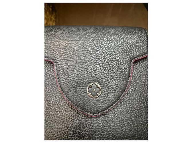 Louis Vuitton Capucines MM Borsa in pelle blu navy - vista 5
