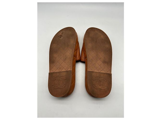 Mule e zoccoli CHANEL T.EU 38 Pelle Beige - vista 7