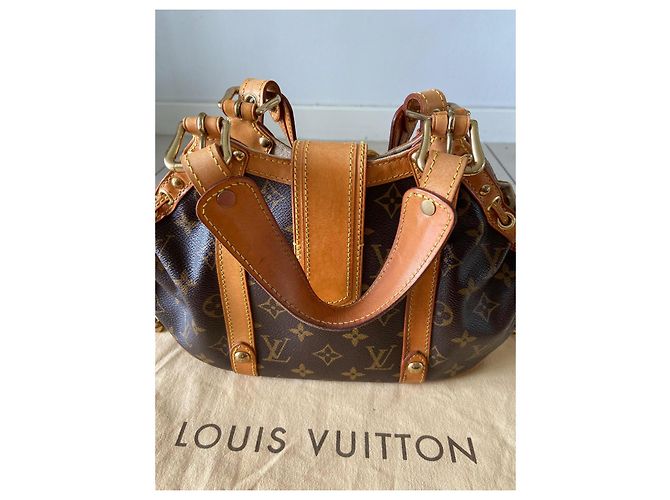Louis Vuitton Theda Borsa a mano Monogram in pelle marrone - vista 2