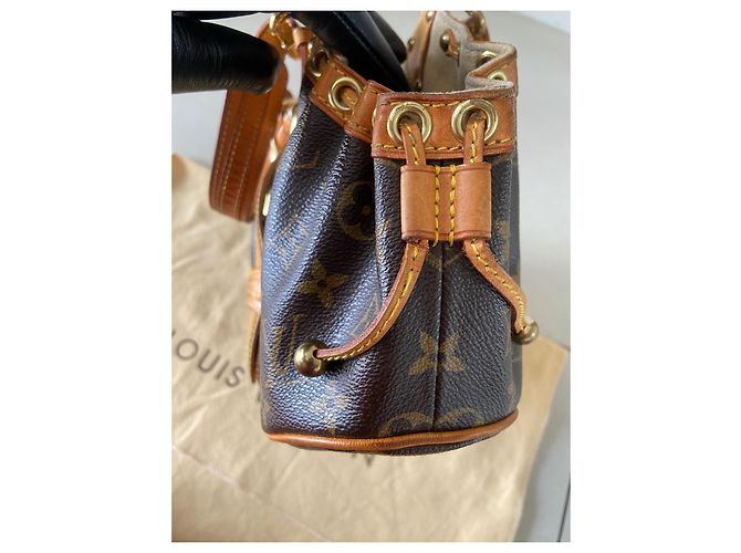 Louis Vuitton Theda Borsa a mano Monogram in pelle marrone - vista 7