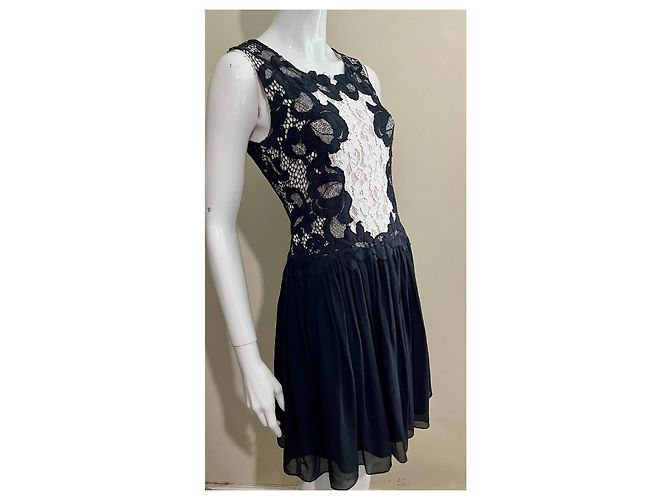 Diane Von Furstenberg Abito in pizzo e seta DvF in bianco e nero - vista 2