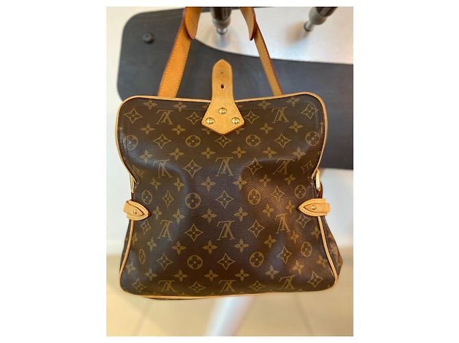 Louis Vuitton Monogram Hudson PM Borsa a mano marrone in pelle - vista 2