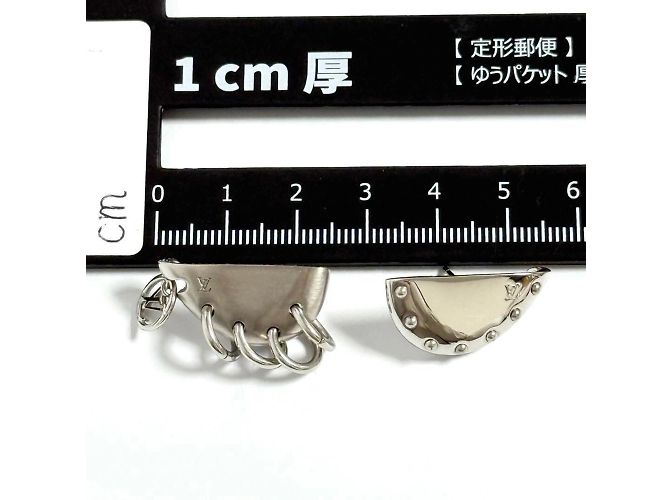 Pendientes biónicos asimétricos Louis Vuitton Plata - vista 8