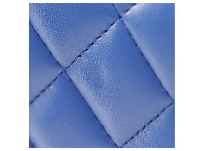 Chanel Blaue Lammleder Schultertasche mit Kette - Ansicht 11