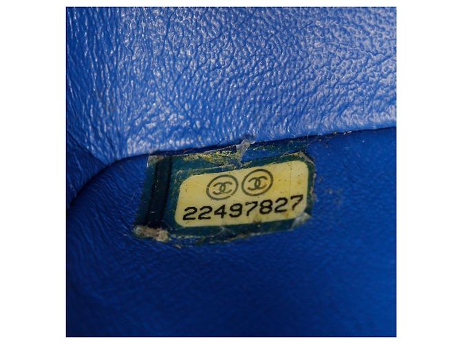 Chanel Blaue Lammleder Schultertasche mit Kette - Ansicht 13
