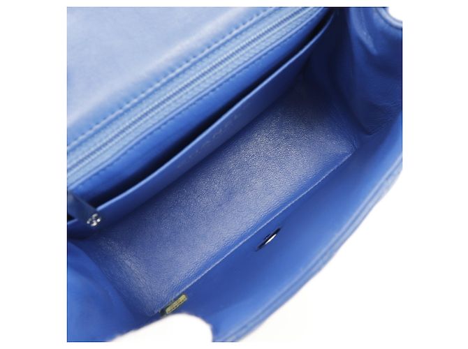 Chanel Blaue Lammleder Schultertasche mit Kette - Ansicht 6